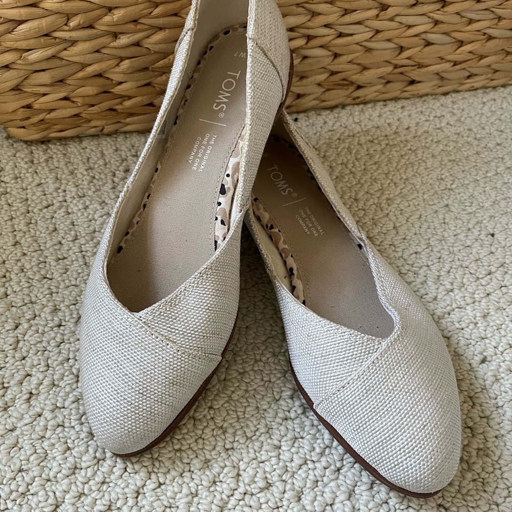 Toms women’s flats, size 7